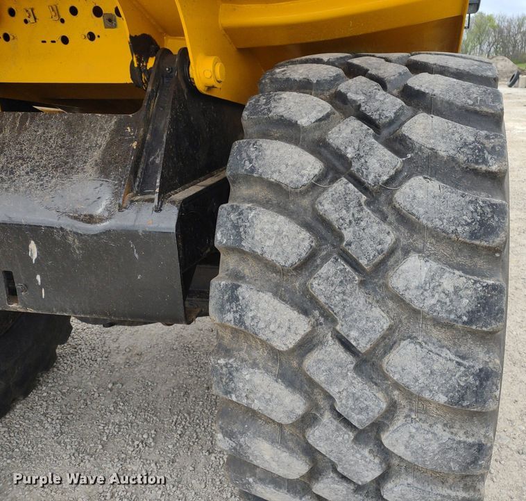 image for item DQ1682 2004 JCB 714  haul truck