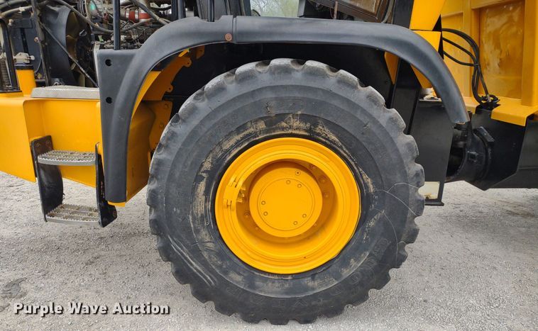 image for item DQ1682 2004 JCB 714  haul truck