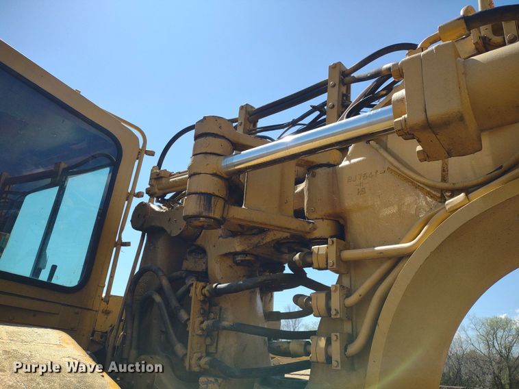 image for item DQ1695 1982 Caterpillar 627B  scraper