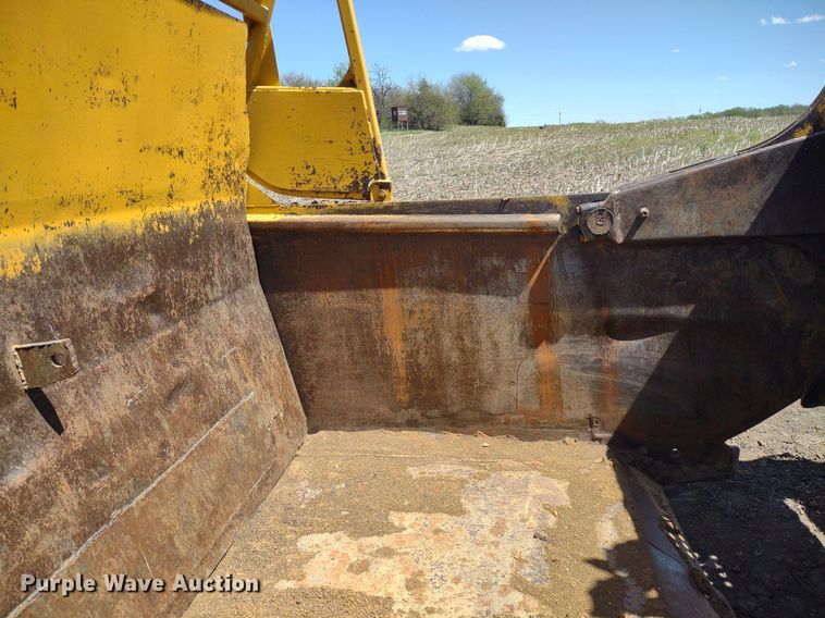 image for item DQ1695 1982 Caterpillar 627B  scraper