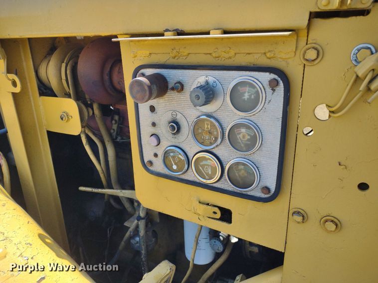 image for item DQ1695 1982 Caterpillar 627B  scraper