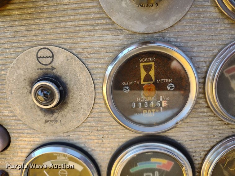 image for item DQ1695 1982 Caterpillar 627B  scraper