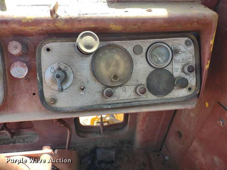 image for item DQ1695 1982 Caterpillar 627B  scraper