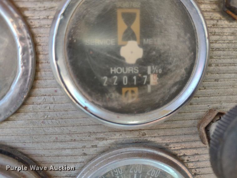 image for item DQ1695 1982 Caterpillar 627B  scraper