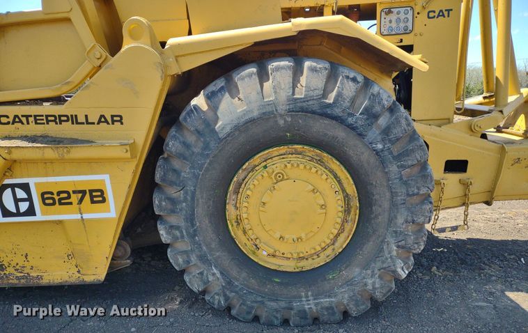 image for item DQ1695 1982 Caterpillar 627B  scraper