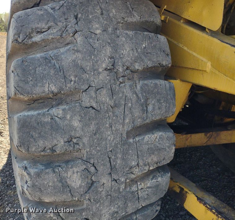 image for item DQ1695 1982 Caterpillar 627B  scraper