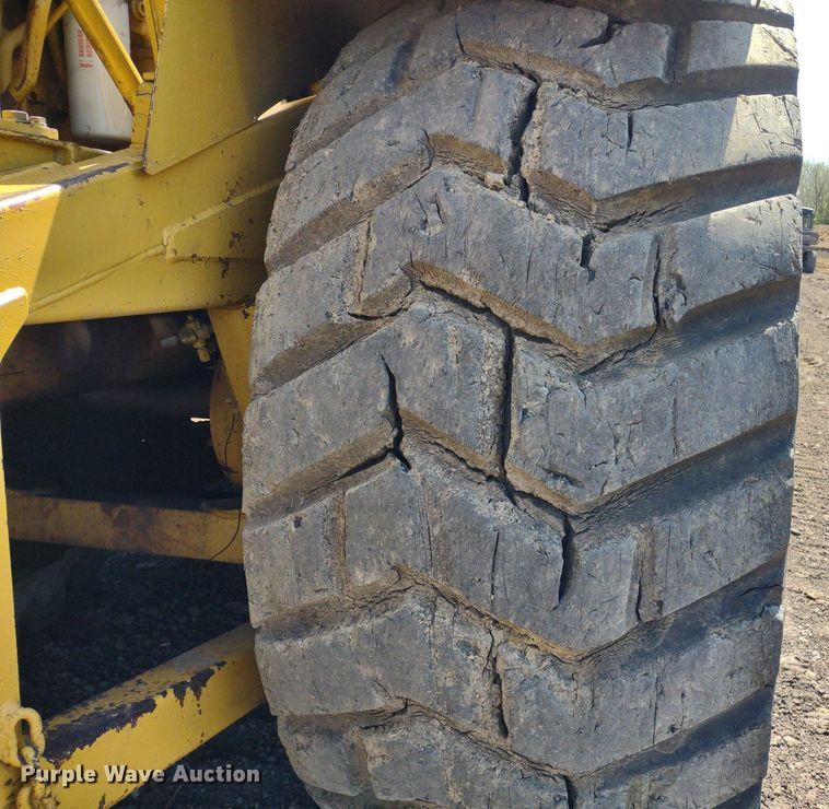 image for item DQ1695 1982 Caterpillar 627B  scraper