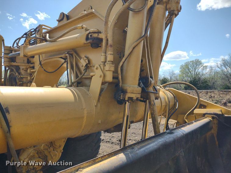 image for item DQ1696 1974 Caterpillar 627B  scraper