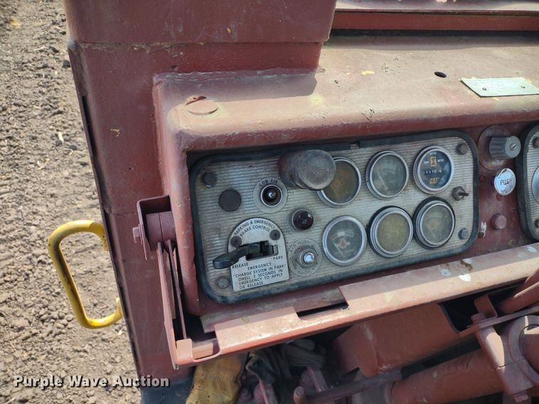 image for item DQ1696 1974 Caterpillar 627B  scraper