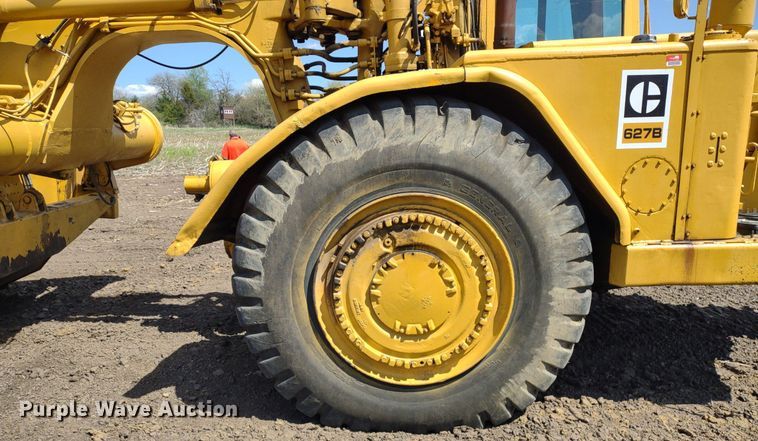 image for item DQ1696 1974 Caterpillar 627B  scraper