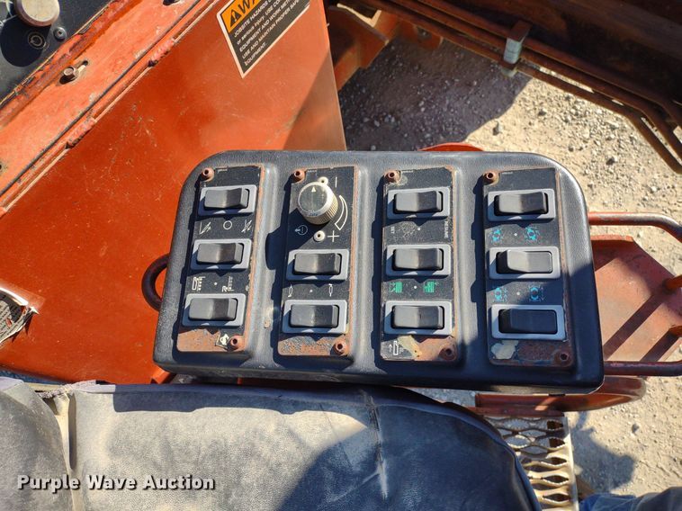 image for item DQ1697 2001 Ditch Witch JT2720 AT  directional boring unit