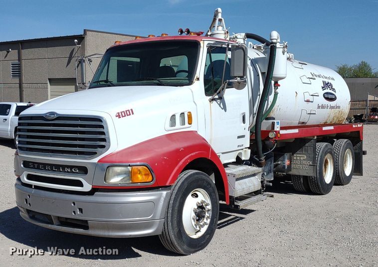 image for item DQ1698 2003 Sterling A9500  vacuum truck