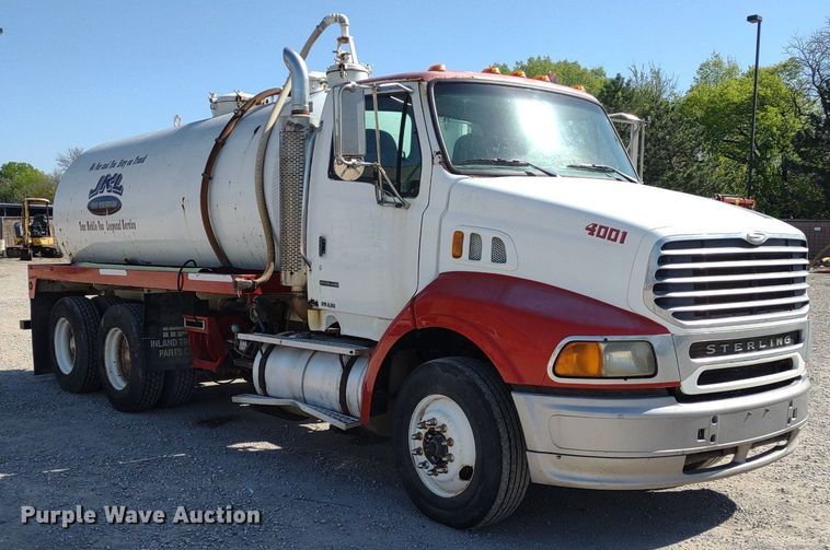 image for item DQ1698 2003 Sterling A9500  vacuum truck