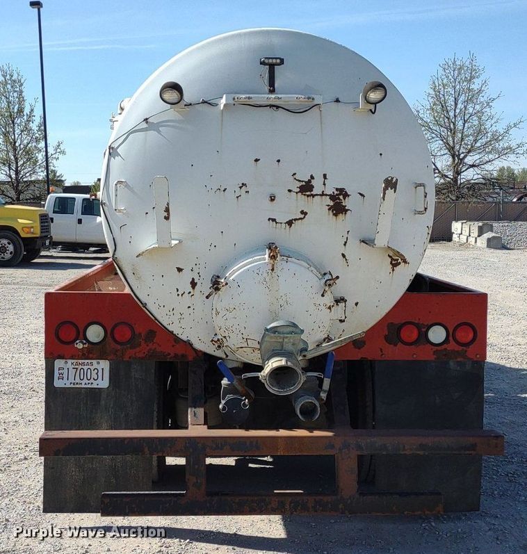 image for item DQ1698 2003 Sterling A9500  vacuum truck