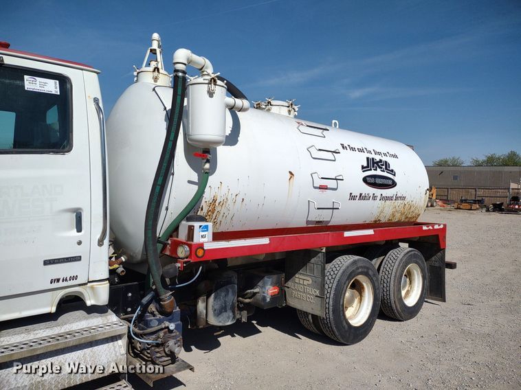 image for item DQ1698 2003 Sterling A9500  vacuum truck