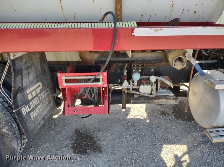 image for item DQ1698 2003 Sterling A9500  vacuum truck