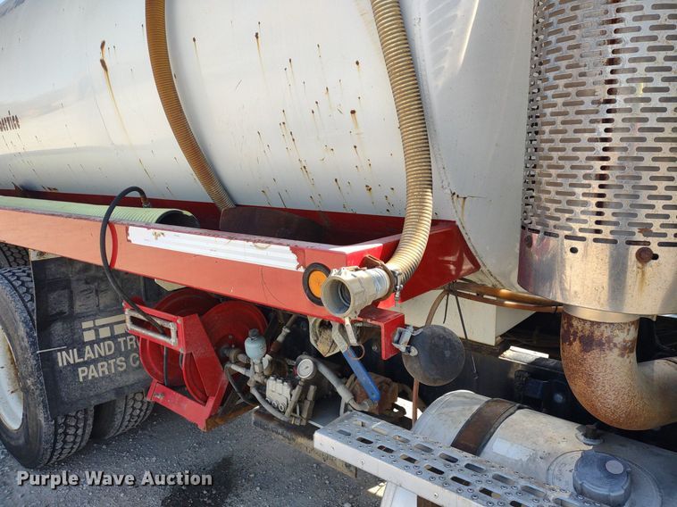 image for item DQ1698 2003 Sterling A9500  vacuum truck