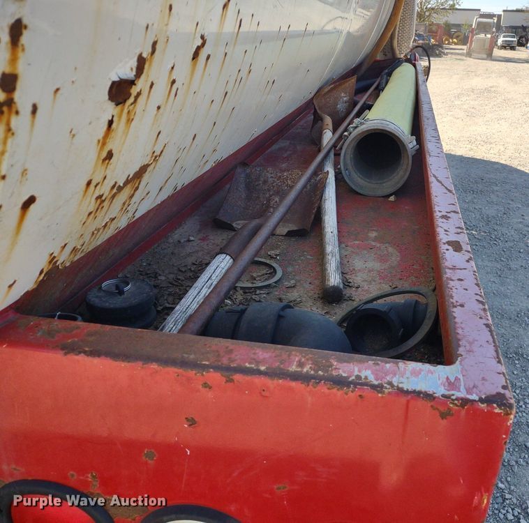 image for item DQ1698 2003 Sterling A9500  vacuum truck