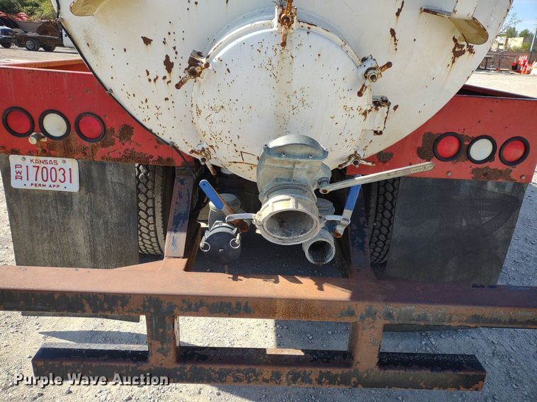 image for item DQ1698 2003 Sterling A9500  vacuum truck