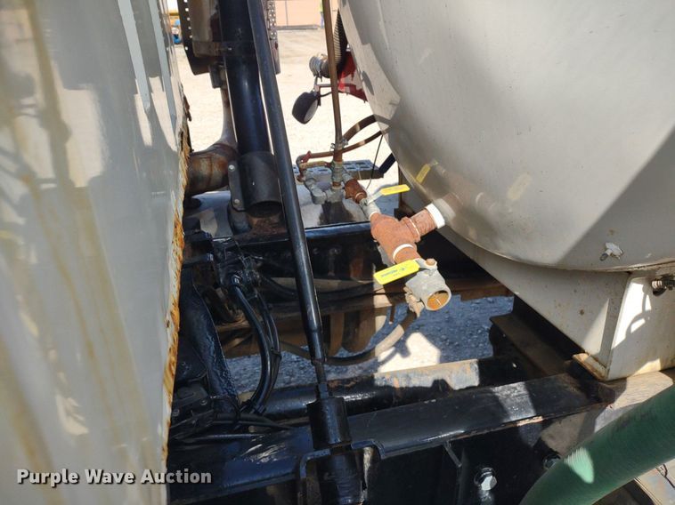 image for item DQ1698 2003 Sterling A9500  vacuum truck