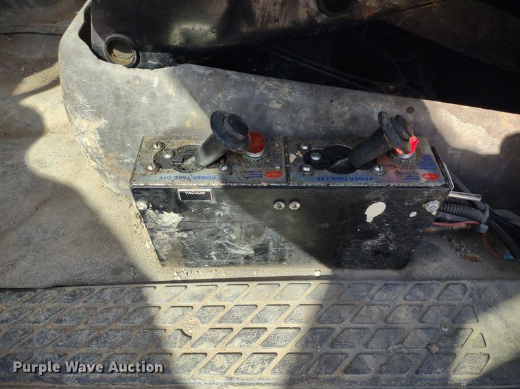 image for item DQ1698 2003 Sterling A9500  vacuum truck