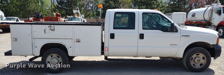 image for item DQ1700 2007 Ford F350 Super Duty XL  Crew Cab utility bed pickup truck