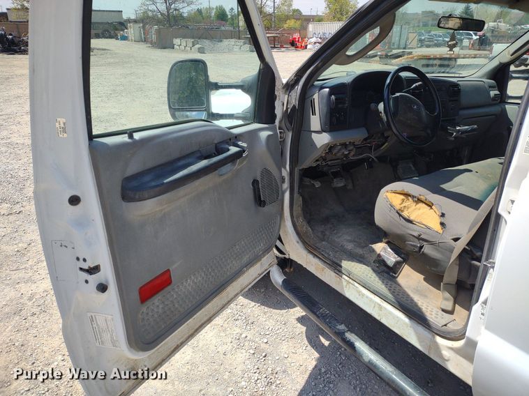 image for item DQ1700 2007 Ford F350 Super Duty XL  Crew Cab utility bed pickup truck