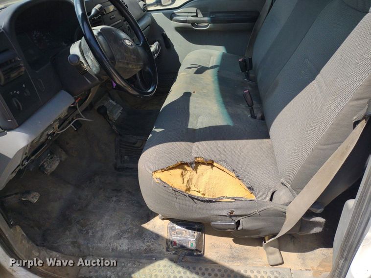 image for item DQ1700 2007 Ford F350 Super Duty XL  Crew Cab utility bed pickup truck