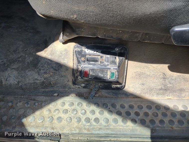 image for item DQ1700 2007 Ford F350 Super Duty XL  Crew Cab utility bed pickup truck