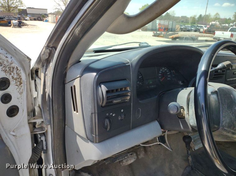 image for item DQ1700 2007 Ford F350 Super Duty XL  Crew Cab utility bed pickup truck