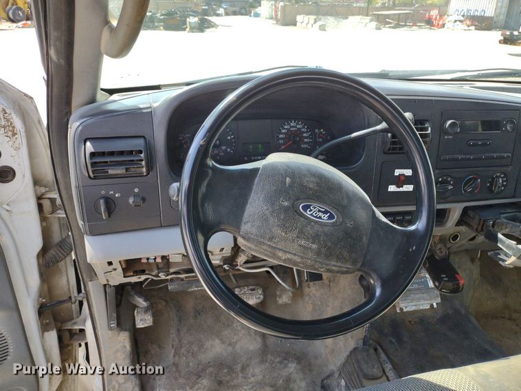 image for item DQ1700 2007 Ford F350 Super Duty XL  Crew Cab utility bed pickup truck