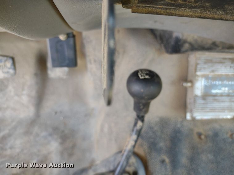 image for item DQ1700 2007 Ford F350 Super Duty XL  Crew Cab utility bed pickup truck