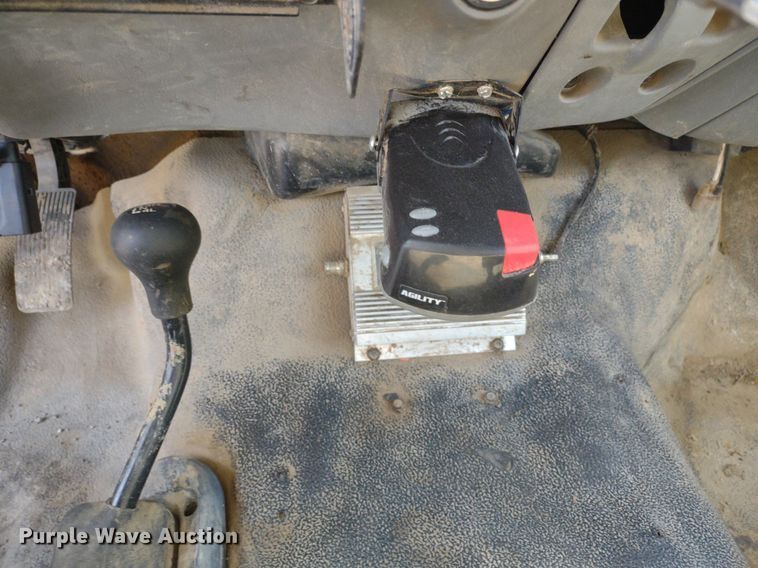 image for item DQ1700 2007 Ford F350 Super Duty XL  Crew Cab utility bed pickup truck