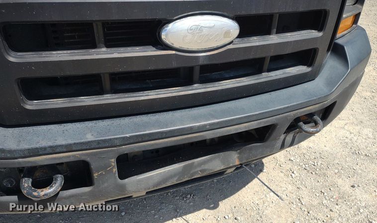 image for item DQ1700 2007 Ford F350 Super Duty XL  Crew Cab utility bed pickup truck