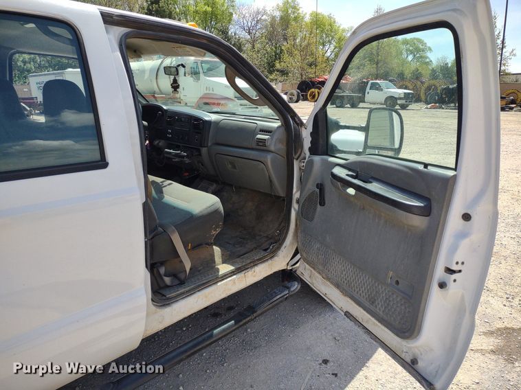 image for item DQ1700 2007 Ford F350 Super Duty XL  Crew Cab utility bed pickup truck