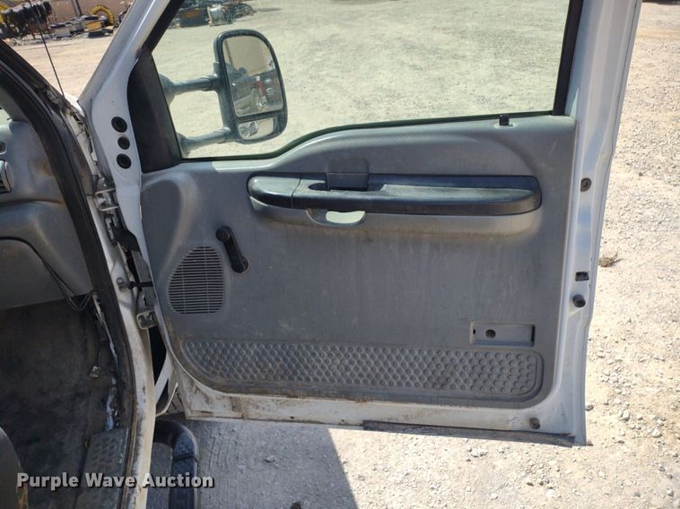 image for item DQ1700 2007 Ford F350 Super Duty XL  Crew Cab utility bed pickup truck