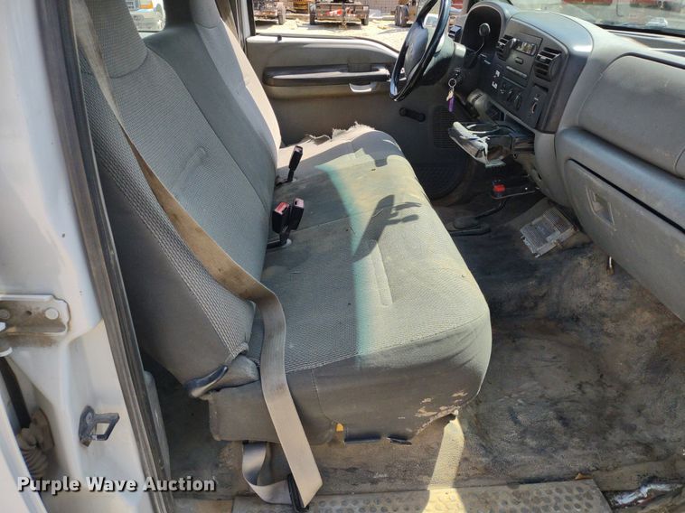 image for item DQ1700 2007 Ford F350 Super Duty XL  Crew Cab utility bed pickup truck