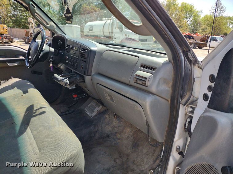 image for item DQ1700 2007 Ford F350 Super Duty XL  Crew Cab utility bed pickup truck