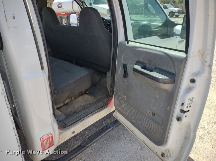 image for item DQ1700 2007 Ford F350 Super Duty XL  Crew Cab utility bed pickup truck