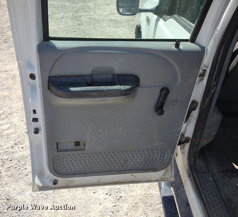 image for item DQ1700 2007 Ford F350 Super Duty XL  Crew Cab utility bed pickup truck