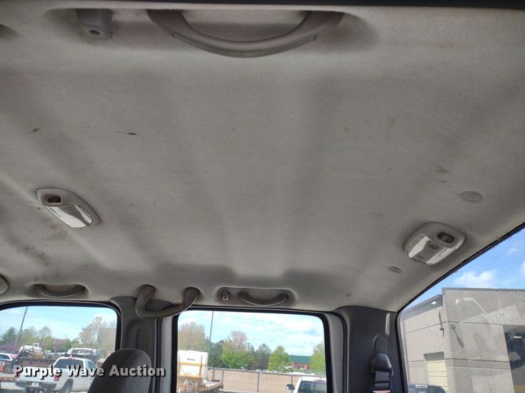 image for item DQ1700 2007 Ford F350 Super Duty XL  Crew Cab utility bed pickup truck