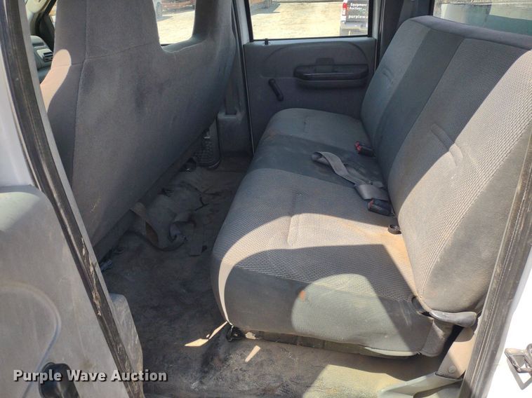 image for item DQ1700 2007 Ford F350 Super Duty XL  Crew Cab utility bed pickup truck