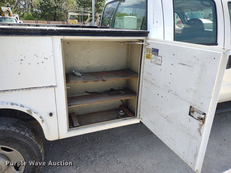 image for item DQ1700 2007 Ford F350 Super Duty XL  Crew Cab utility bed pickup truck