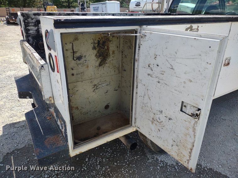 image for item DQ1700 2007 Ford F350 Super Duty XL  Crew Cab utility bed pickup truck
