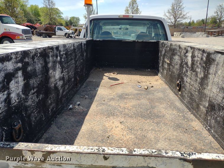 image for item DQ1700 2007 Ford F350 Super Duty XL  Crew Cab utility bed pickup truck