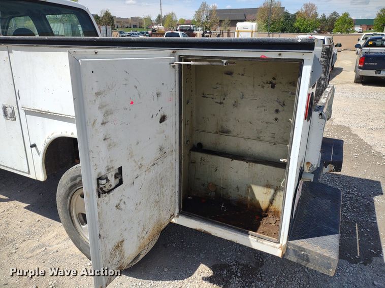 image for item DQ1700 2007 Ford F350 Super Duty XL  Crew Cab utility bed pickup truck