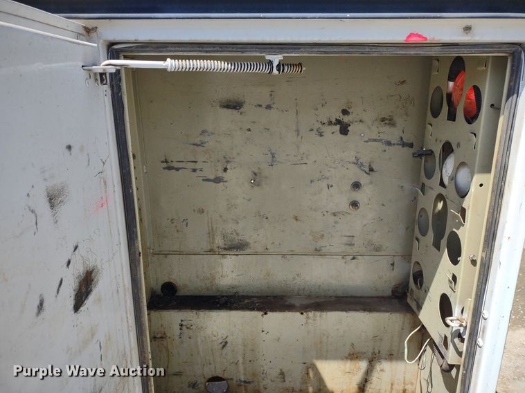 image for item DQ1700 2007 Ford F350 Super Duty XL  Crew Cab utility bed pickup truck