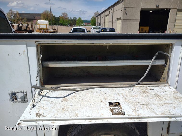 image for item DQ1700 2007 Ford F350 Super Duty XL  Crew Cab utility bed pickup truck