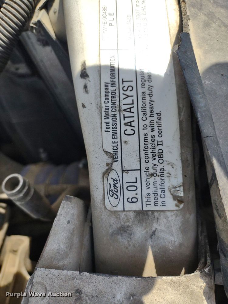 image for item DQ1700 2007 Ford F350 Super Duty XL  Crew Cab utility bed pickup truck