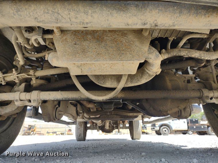 image for item DQ1700 2007 Ford F350 Super Duty XL  Crew Cab utility bed pickup truck